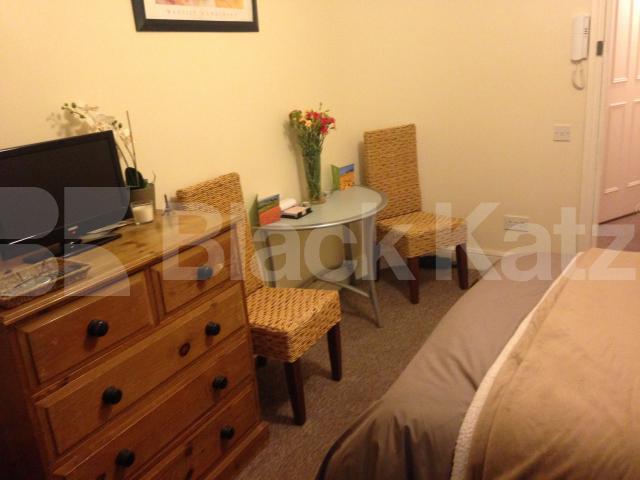 			LET, Studio Apartment, 1 bath, 1 reception Studio			 Trebovir Road, Earls Court